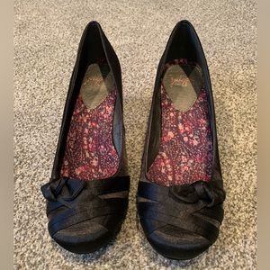 Jellypop Black Satin low pump - Angel - Size 8.5 - Never worn - Brand new